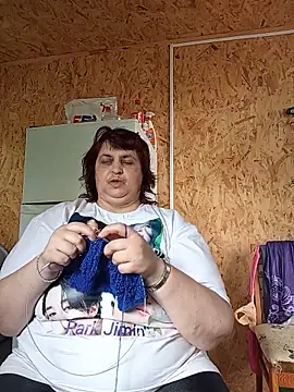 Snapshot of LisichkaOksana chatting on June 2026 09:07:02 AM LisichkaOksana online show from June 2026 09:07:02 AM