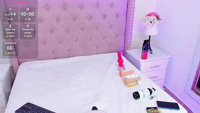 HollyBloom  online show from June 2026 04:17:02 PM