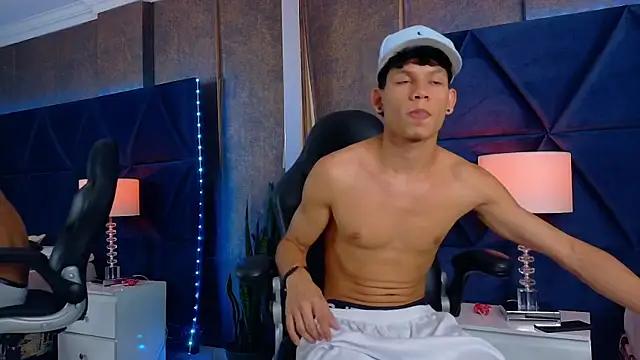 ThiagoFerrer  online show from May 2026 04:31:02 AM