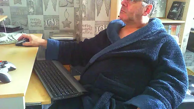Snapshot of fatboy250 chatting on May 2026 04:13:01 PM fatboy250 online show from May 2026 04:13:01 PM