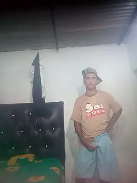 Snapshot of soymartinez2004 chatting on June 2026 01:43:02 AM soymartinez2004 online show from June 2026 01:43:02 AM