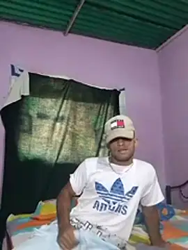 Snapshot of soymartinez2004 chatting on August 2026 05:37:01 PM soymartinez2004 online show from August 2026 05:37:01 PM