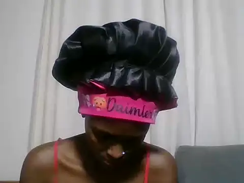Snapshot of Sleek_petite chatting on July 2026 07:04:02 AM Sleek petite online show from July 2026 07:04:02 AM