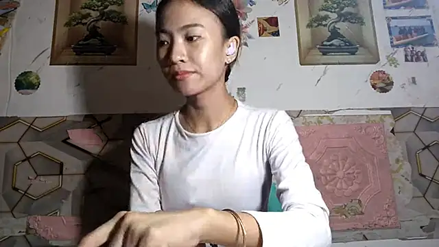 Snapshot of DeeannGunby chatting on May 2026 04:48:01 PM DeeannGunby online show from May 2026 04:48:01 PM