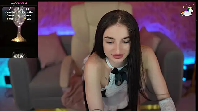 Snapshot of EmilyyMoon chatting on May 2026 12:56:01 PM EmilyyMoon online show from May 2026 12:56:01 PM