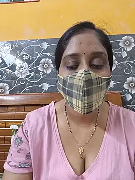 Wildsimmi25 online show from May 2026 11:15:02 AM