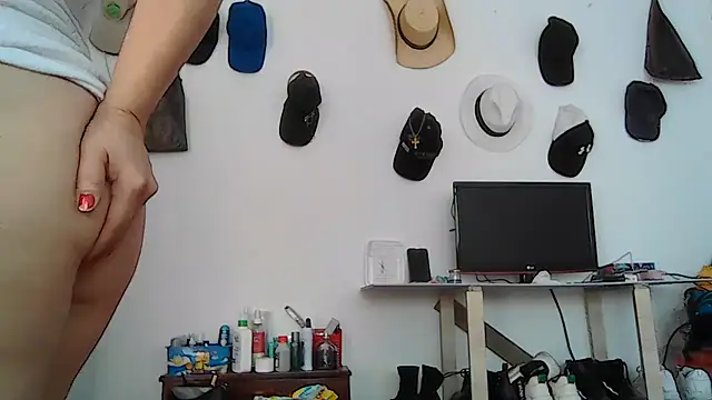 Layla-Astrum online show from July 2026 12:53:01 PM