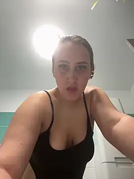 Snapshot of SweetTerrea chatting on June 2026 09:53:02 PM SweetTerrea online show from June 2026 09:53:02 PM