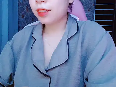 Julie Ulie online show from May 2026 02:25:01 PM