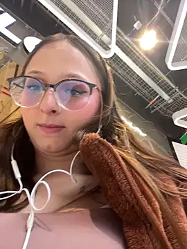 Snapshot of aria_rousse3 chatting on May 2026 07:33:01 PM aria rousse3 online show from May 2026 07:33:01 PM