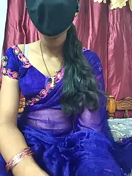 Snapshot of reshma124 chatting on July 2026 05:56:01 AM reshma124 online show from July 2026 05:56:01 AM