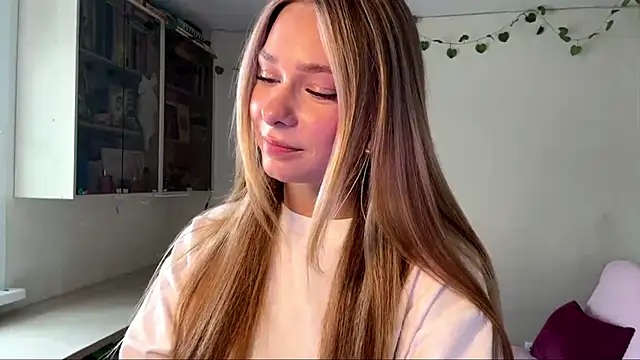 JulietFekete online show from May 2026 12:24:01 PM