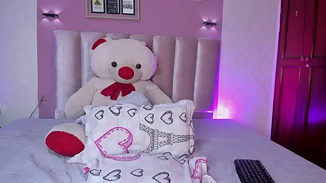 Snapshot of ORIANNA_21 chatting on July 2026 06:24:02 PM ORIANNA 21 online show from July 2026 06:24:02 PM