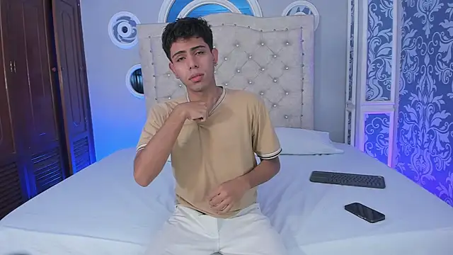 hunterwest06 online show from May 2026 03:26:02 AM