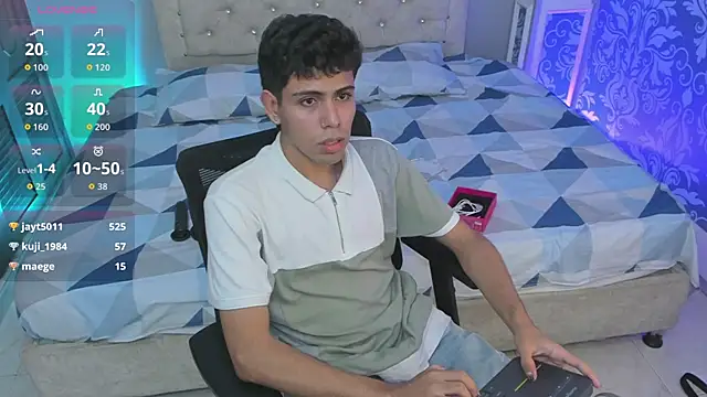 hunterwest06 online show from May 2026 03:53:02 PM