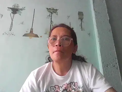 momshe2026 online show from May 2026 08:00:01 AM