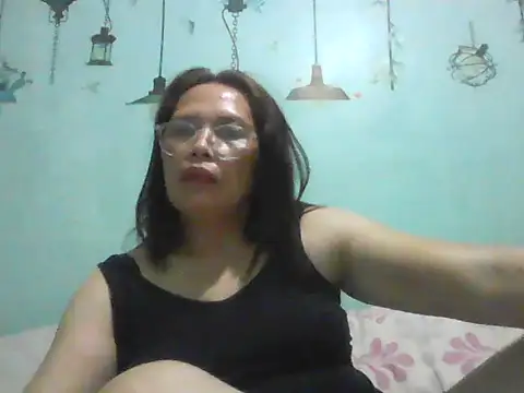 momshe2026 online show from May 2026 08:06:02 PM