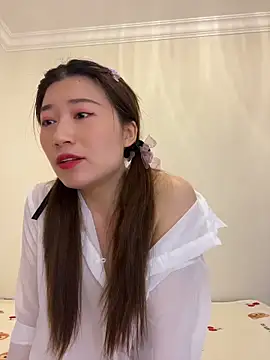 qiuqiu 018 online show from May 2026 11:43:01 PM