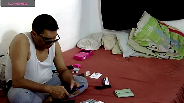 SASSY LOVERS online show from May 2026 09:33:01 PM