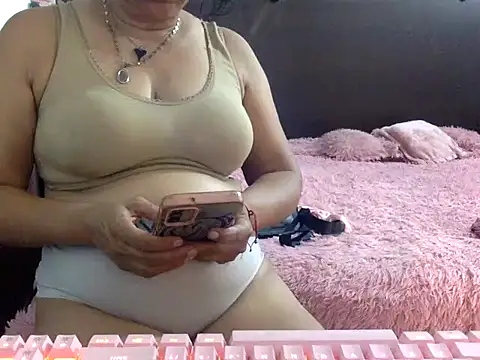 Snapshot of mommy-flabia chatting on June 2026 08:52:01 PM mommy-flabia online show from June 2026 08:52:01 PM
