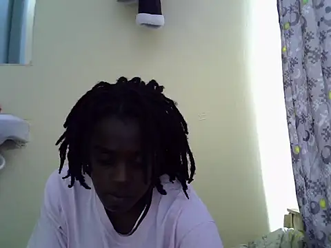 Snapshot of Pretty_Liz255 chatting on June 2026 01:33:01 PM Pretty Liz255 online show from June 2026 01:33:01 PM