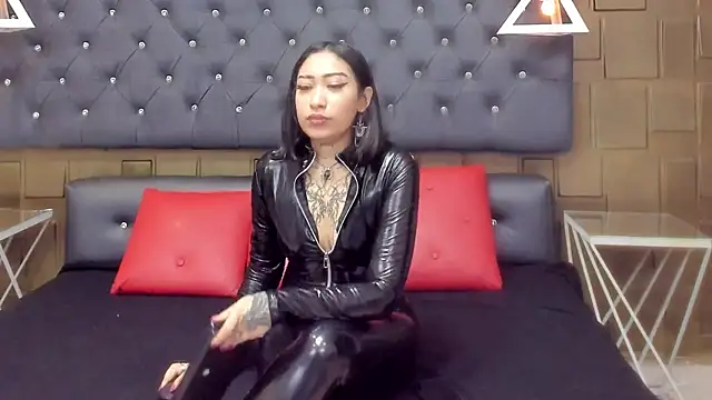LennaCruz online show from May 2026 11:39:02 AM