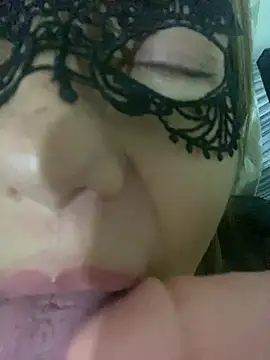 Snapshot of lulupiecitosamor chatting on June 2026 12:04:02 AM lulupiecitosamor online show from June 2026 12:04:02 AM