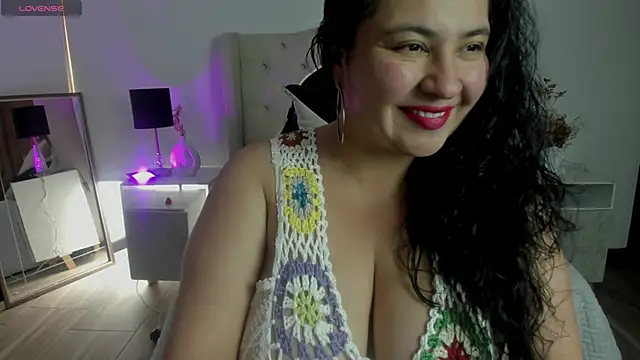 JadeBellee online show from June 2026 06:18:02 PM