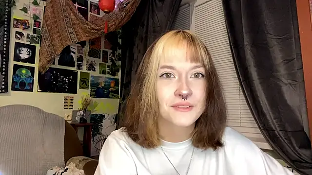 Snapshot of YourFavoriteAltgirl chatting on May 2026 10:33:02 PM YourFavoriteAltgirl online show from May 2026 10:33:02 PM