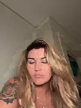Snapshot of thebeachyblonde chatting on July 2026 03:11:01 AM thebeachyblonde online show from July 2026 03:11:01 AM
