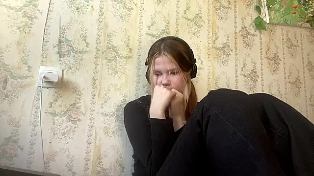 Snapshot of SusanaLeichty chatting on June 2026 06:37:02 AM SusanaLeichty online show from June 2026 06:37:02 AM
