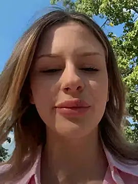 Snapshot of FallenSky chatting on June 2026 01:32:02 PM FallenSky online show from June 2026 01:32:02 PM