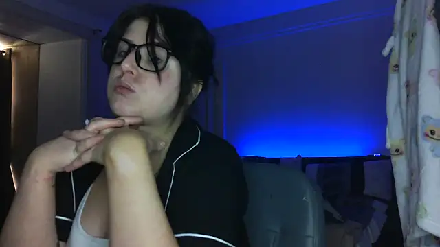 Snapshot of LucyLou31 chatting on June 2026 02:52:01 PM LucyLou31 online show from June 2026 02:52:01 PM