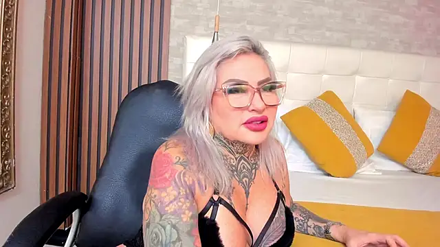 ArianaMora online show from May 2026 12:02:02 PM
