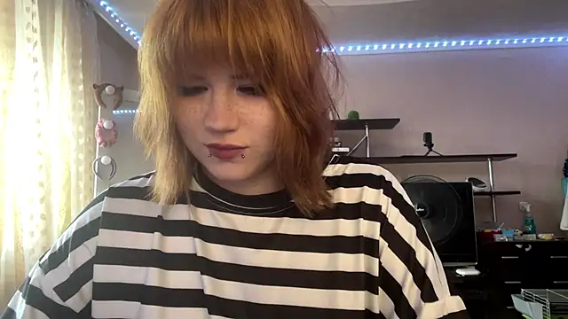 HelloKinki online show from June 2026 03:42:02 PM
