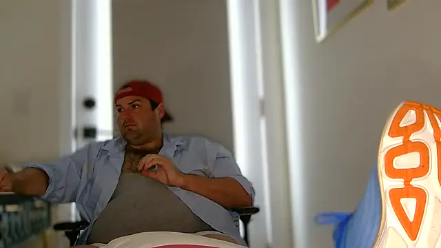 Snapshot of ChubbyGayBigFeet chatting on May 2026 08:47:02 PM ChubbyGayBigFeet online show from May 2026 08:47:02 PM