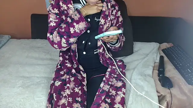 Tiny Latifah online show from June 2026 07:47:02 AM