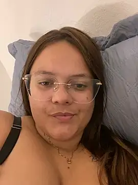 Snapshot of Laryssinha_69 chatting on June 2026 04:15:02 AM Laryssinha 69 online show from June 2026 04:15:02 AM