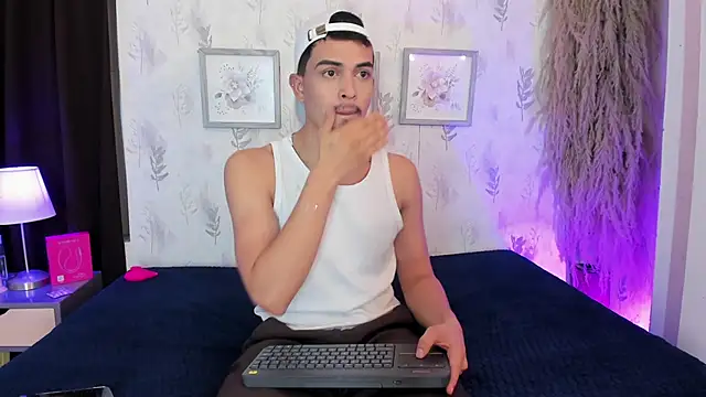 Snapshot of willy_diamond chatting on June 2026 07:47:02 PM willy diamond online show from June 2026 07:47:02 PM