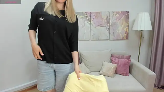 RoxyReignn online show from July 2026 10:04:01 PM