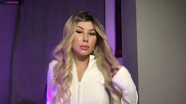 Lili Weiss online show from June 2026 06:13:02 PM