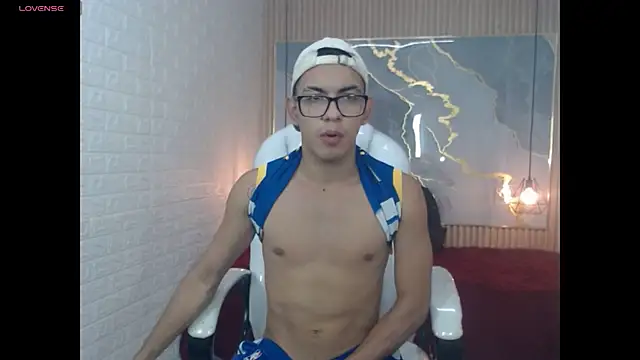Snapshot of maximiliano_hotdevil chatting on May 2026 09:12:01 PM maximiliano hotdevil online show from May 2026 09:12:01 PM