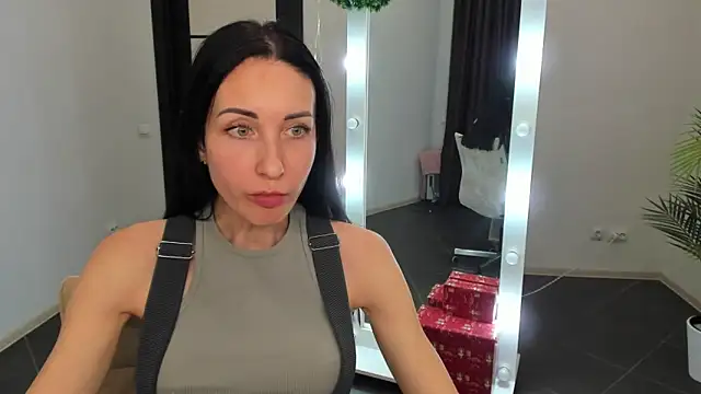 BouncySweety online show from December 2024 06:52:02 PM