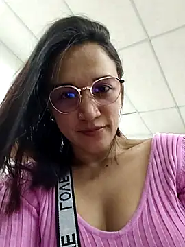 Snapshot of DaniRivers_ chatting on June 2026 02:40:01 PM DaniRivers online show from June 2026 02:40:01 PM