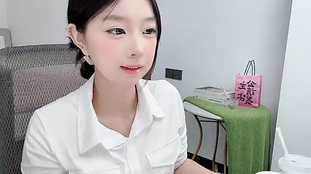 Snapshot of Yoyo33355 chatting on June 2026 03:20:02 AM Yoyo33355 online show from June 2026 03:20:02 AM