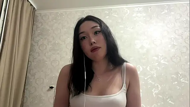 LilowNax online show from May 2026 05:52:01 PM