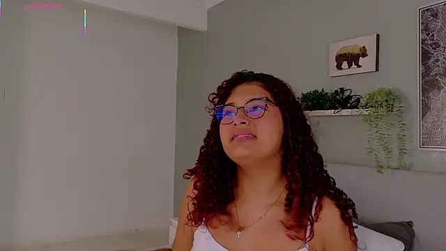 Snapshot of AmeliaLaurent_ chatting on June 2026 07:30:02 PM AmeliaLaurent online show from June 2026 07:30:02 PM