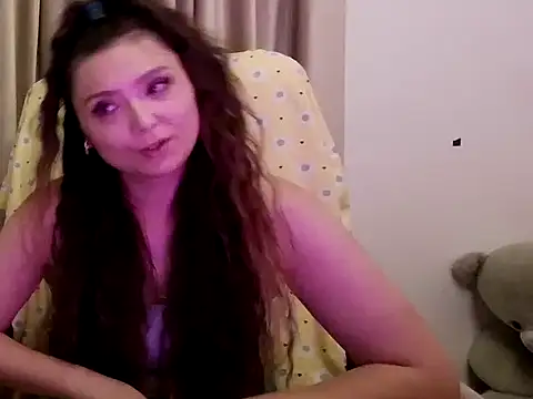 Snapshot of Lola_Creolla chatting on May 2026 06:27:01 PM Lola Creolla online show from May 2026 06:27:01 PM