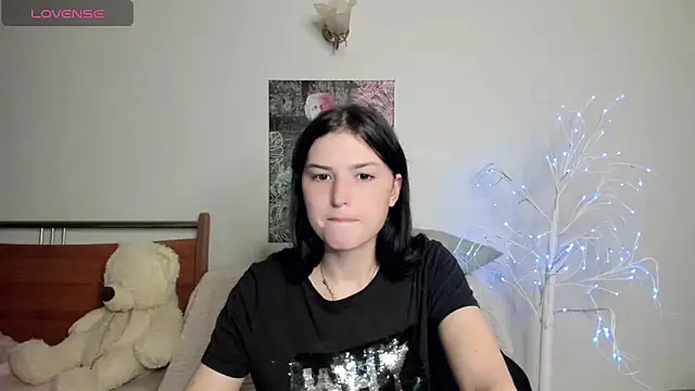 Kira Devi online show from May 2026 07:11:02 PM