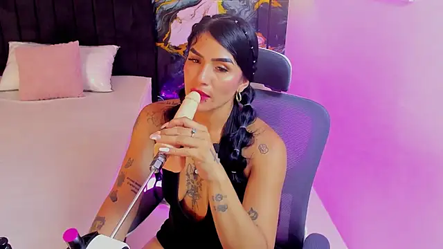 Snapshot of Alanna_Wild chatting on June 2026 05:27:01 PM Alanna Wild online show from June 2026 05:27:01 PM